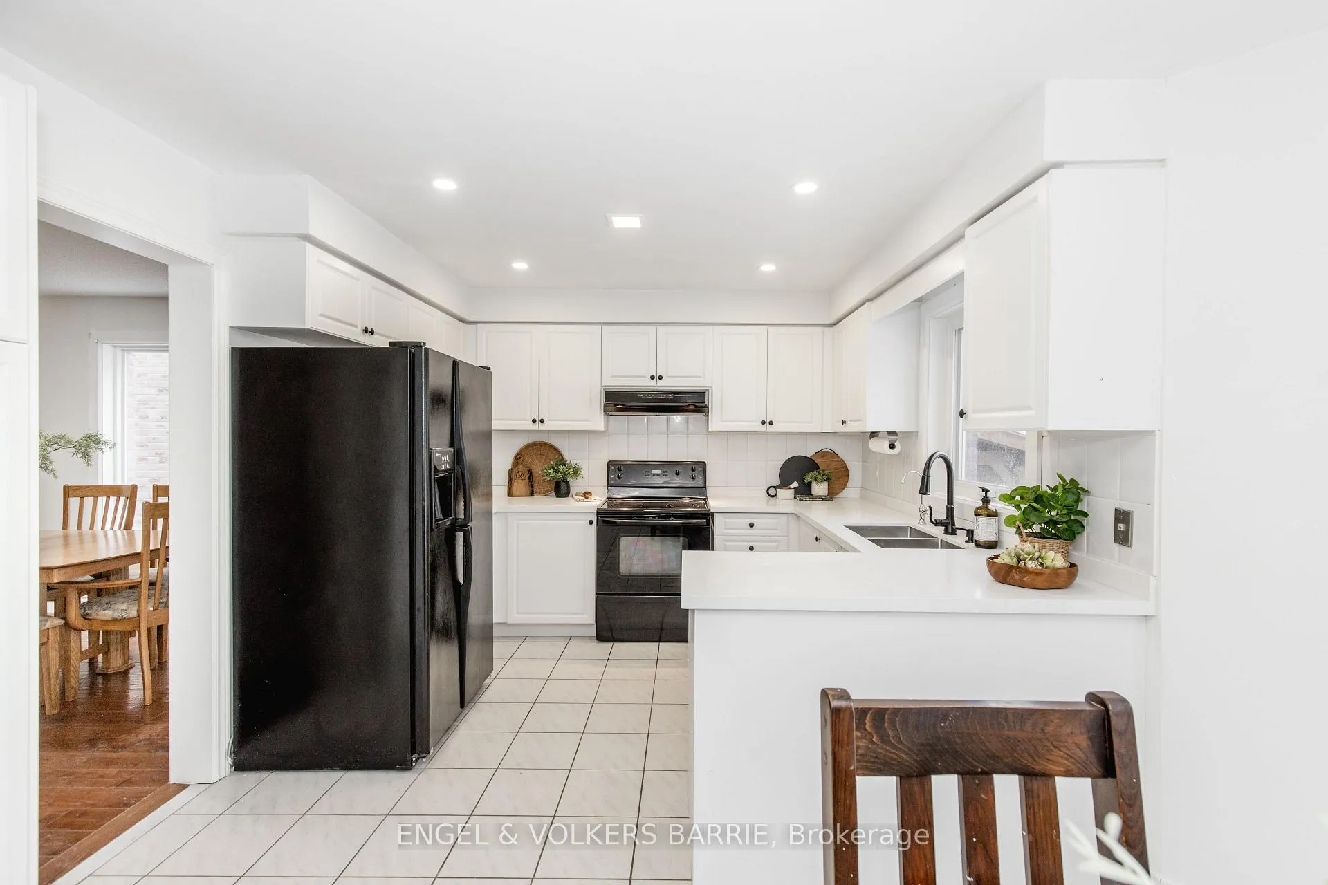 Photo 12 of 34 Bell Street, Barrie, Ardagh — HOMEH