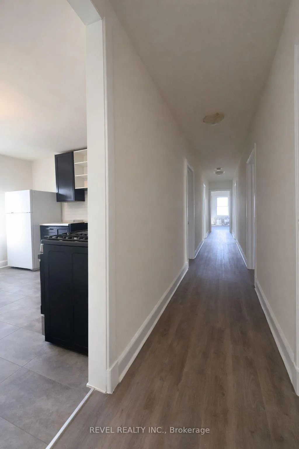 Photo 3 of Unit 1, 226 King Street, Welland, Welland Downtown — HOMEH