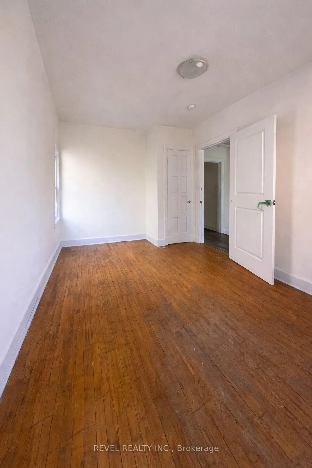 Photo 5 of Unit 1, 226 King Street, Welland, Welland Downtown — HOMEH