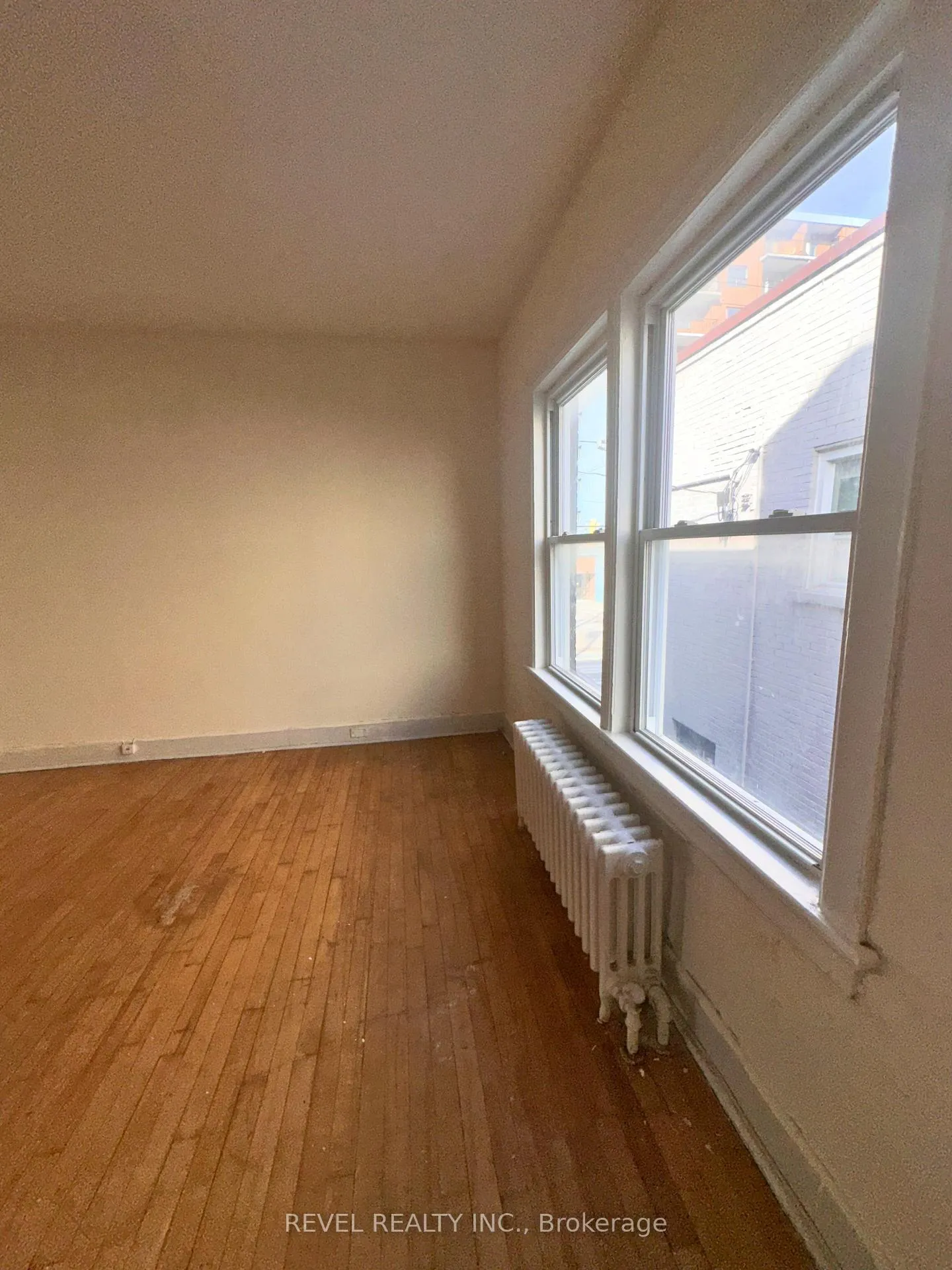 Photo 7 of Unit 1, 226 King Street, Welland, Welland Downtown — HOMEH