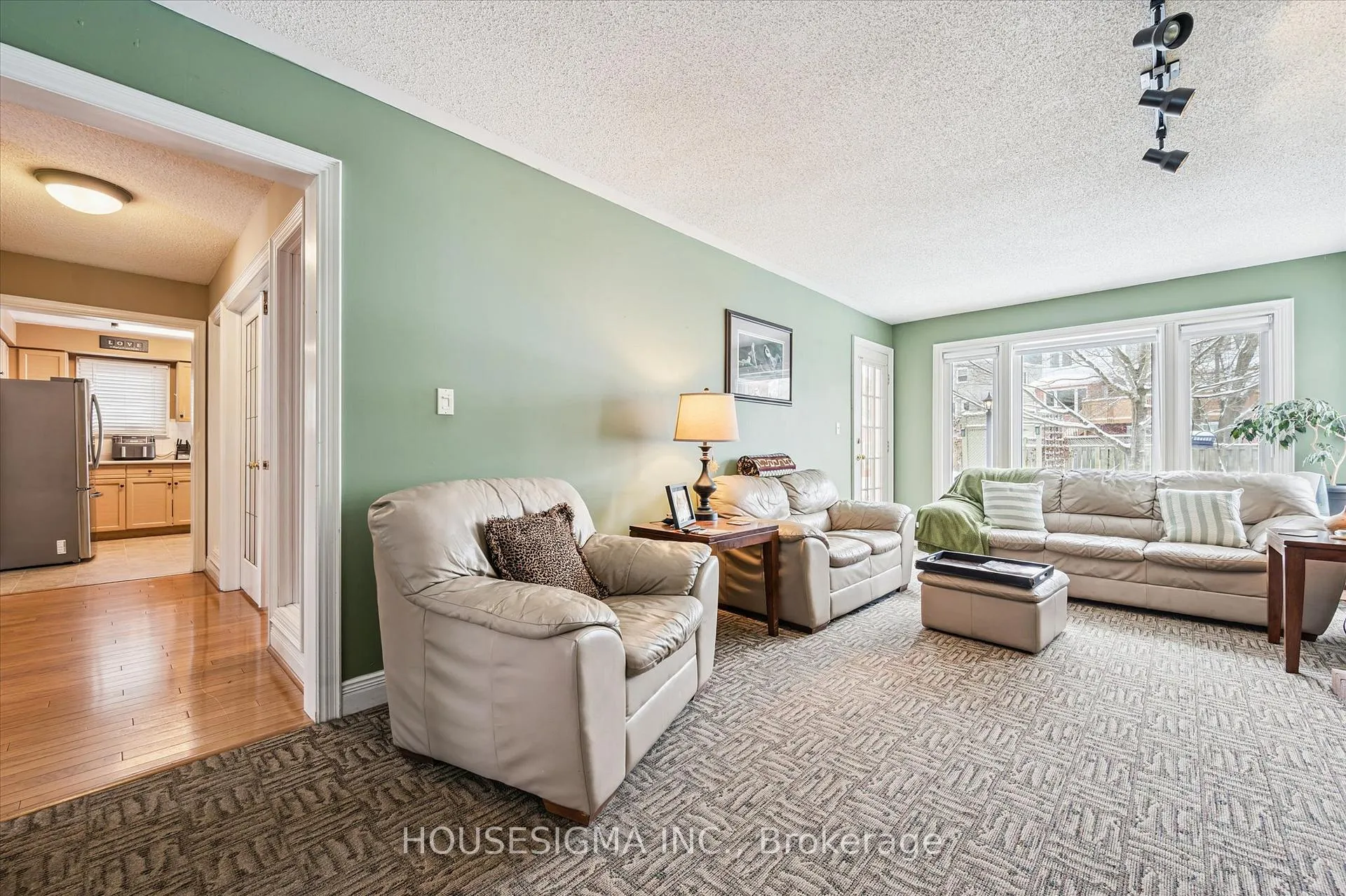 Photo 9 of 25 Lynnvalley Crescent, Kitchener — HOMEH