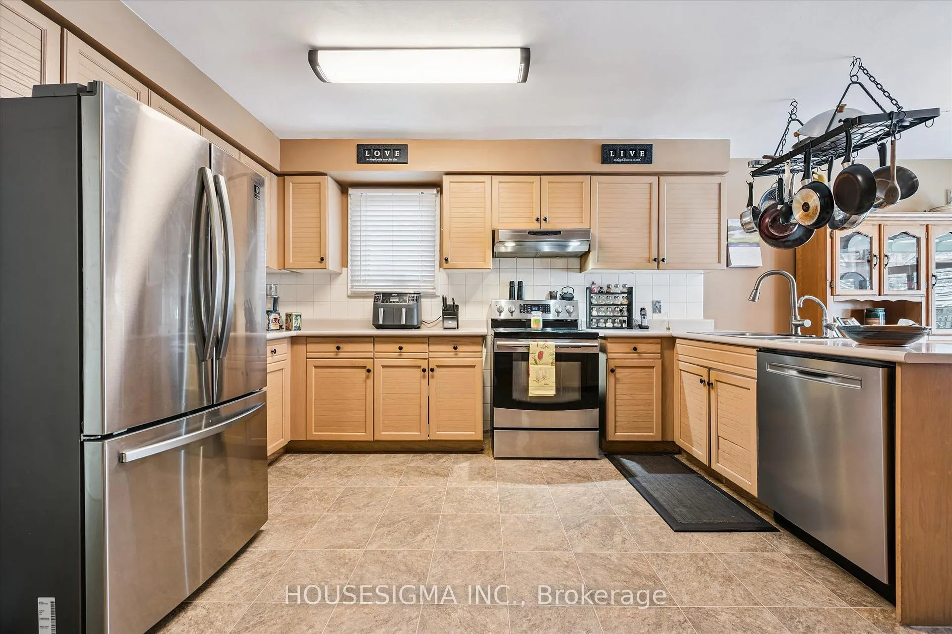 Photo 12 of 25 Lynnvalley Crescent, Kitchener — HOMEH