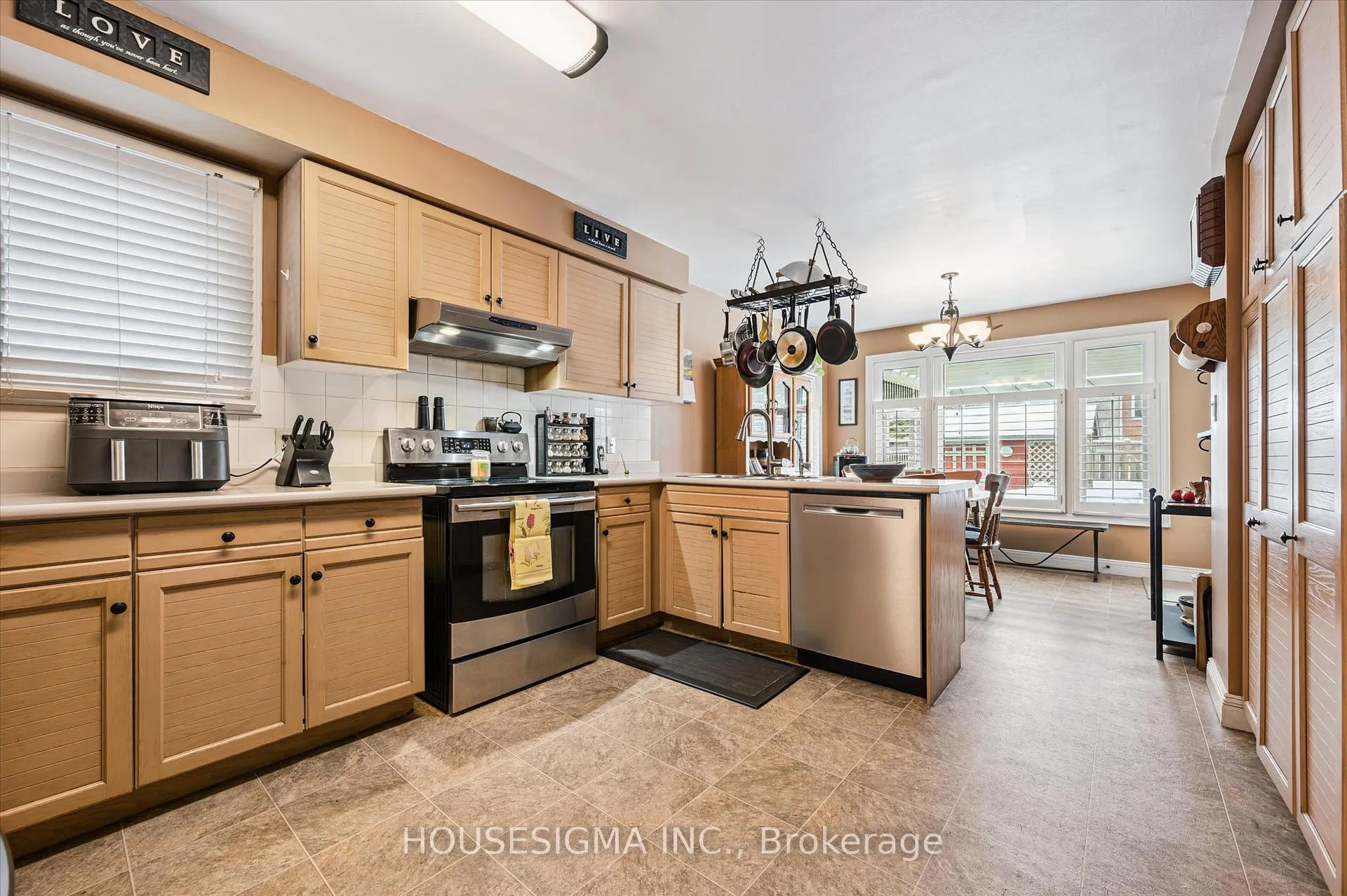 Photo 14 of 25 Lynnvalley Crescent, Kitchener — HOMEH