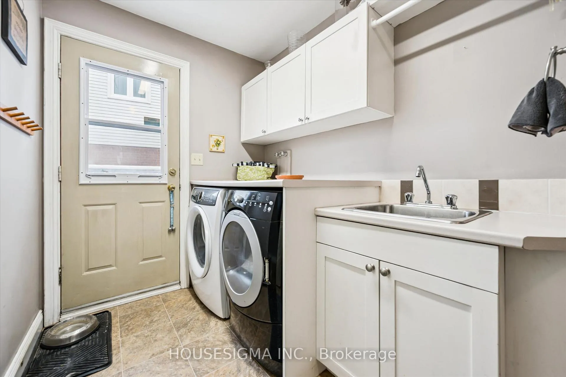 Photo 17 of 25 Lynnvalley Crescent, Kitchener — HOMEH