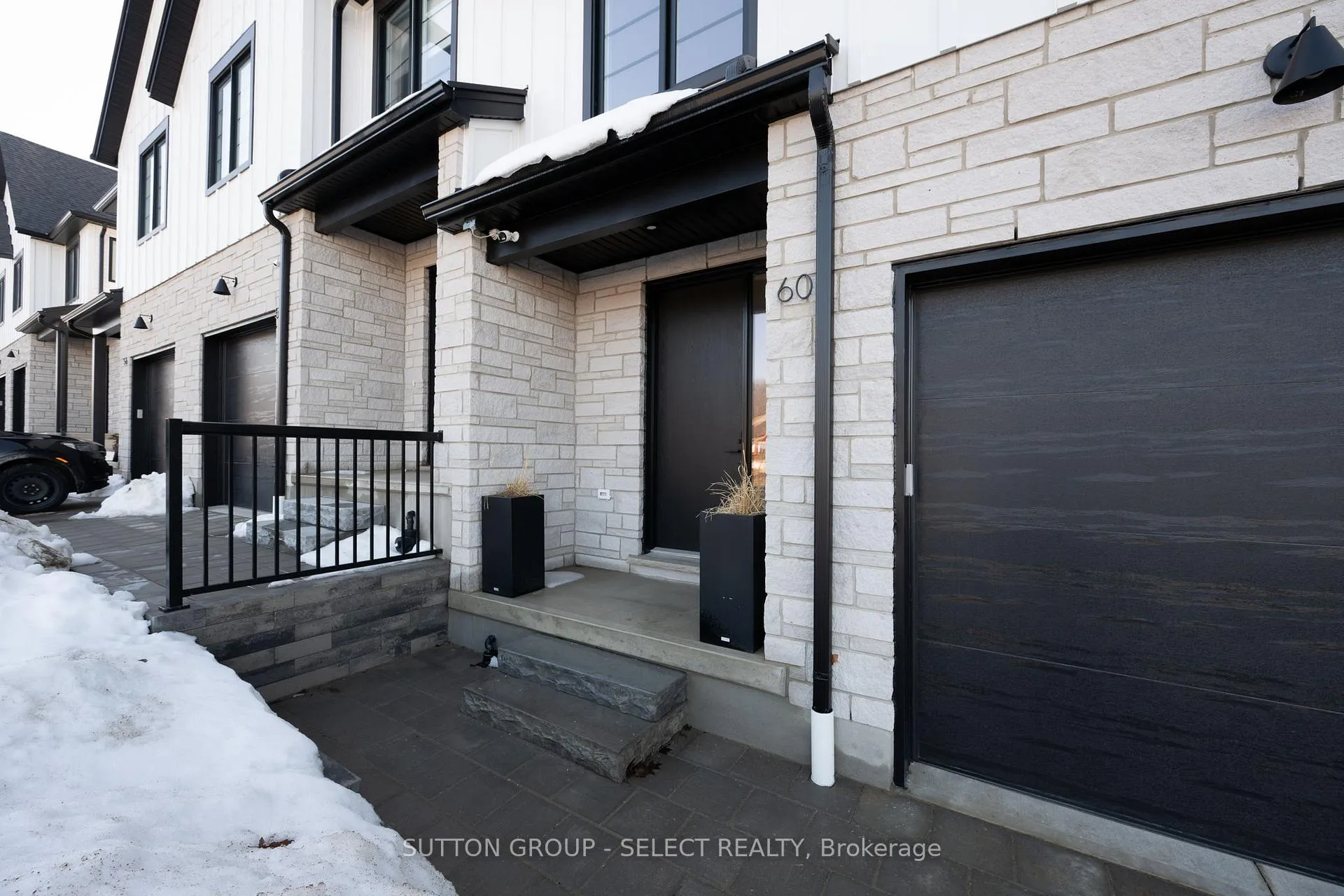 Photo 3 of 60-1175 Riverbend Road, London, South B — HOMEH