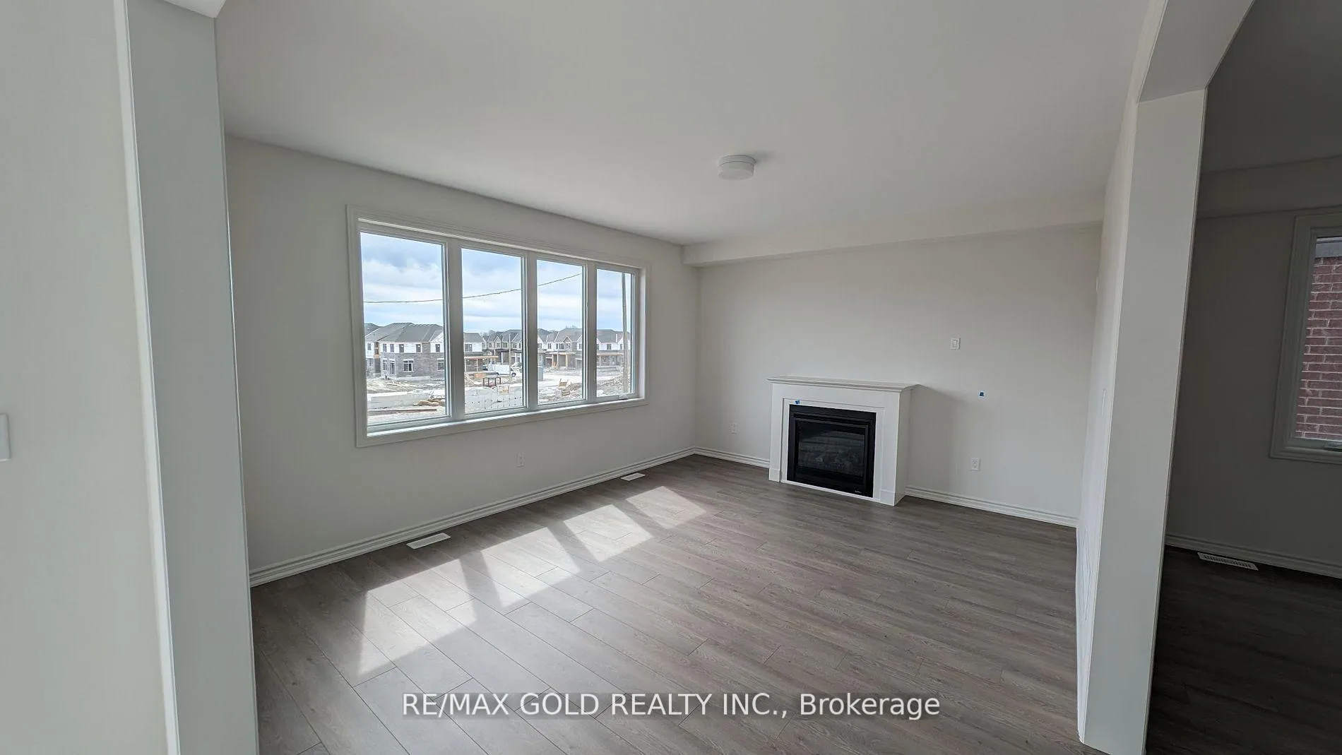 Photo 2 of 1098 Denton Drive, Cobourg — HOMEH