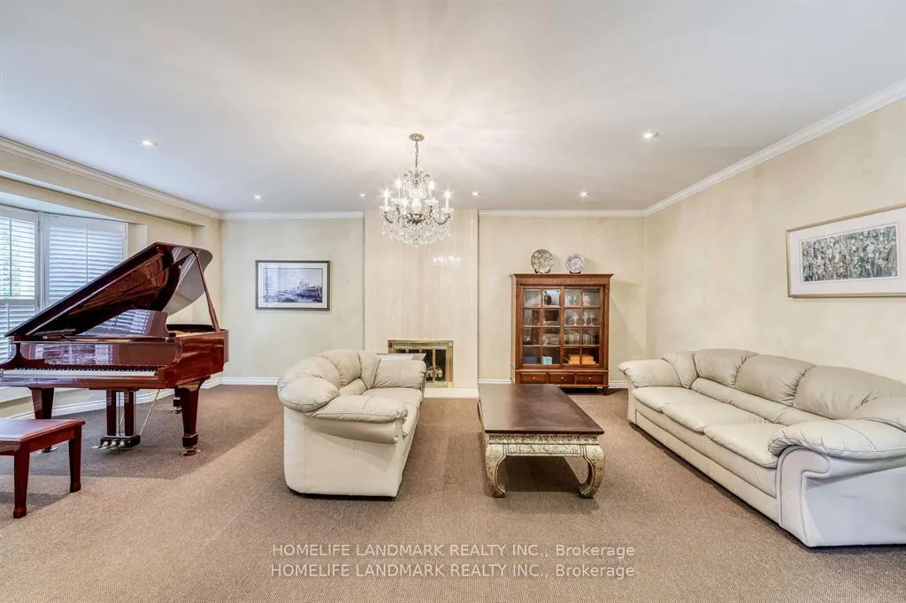 Photo 5 of 10 Prescott Court, Markham, Bayview Glen — HOMEH