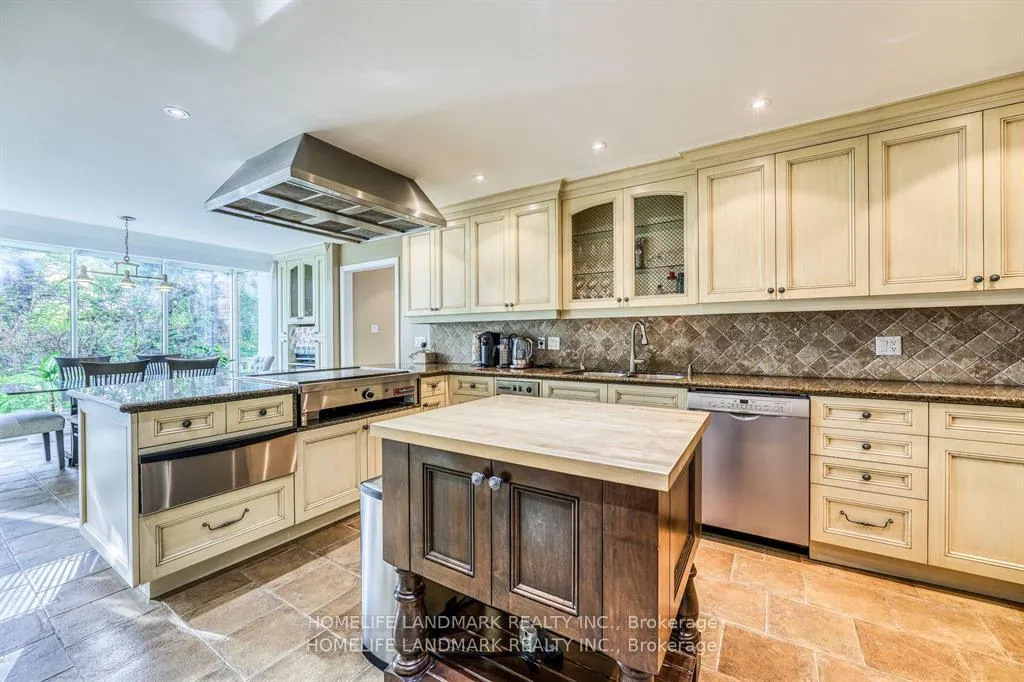Photo 8 of 10 Prescott Court, Markham, Bayview Glen — HOMEH