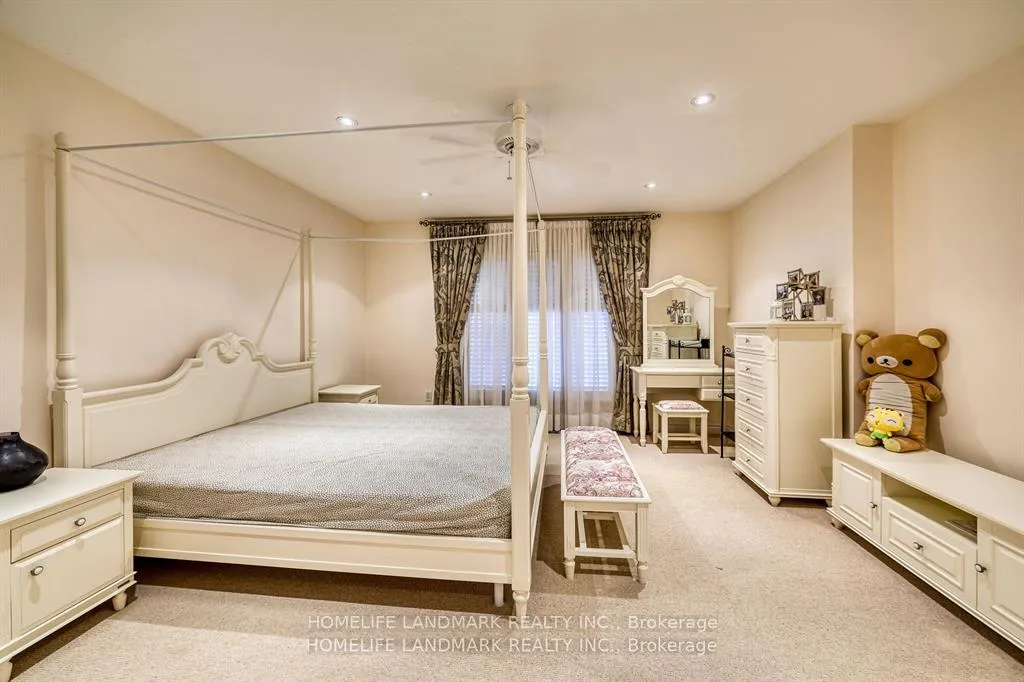 Photo 13 of 10 Prescott Court, Markham, Bayview Glen — HOMEH