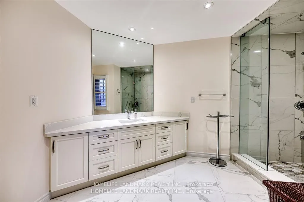 Photo 14 of 10 Prescott Court, Markham, Bayview Glen — HOMEH