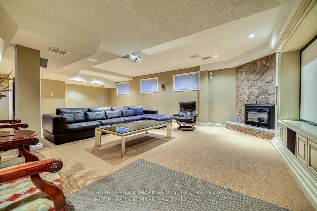 Photo 17 of 10 Prescott Court, Markham, Bayview Glen — HOMEH