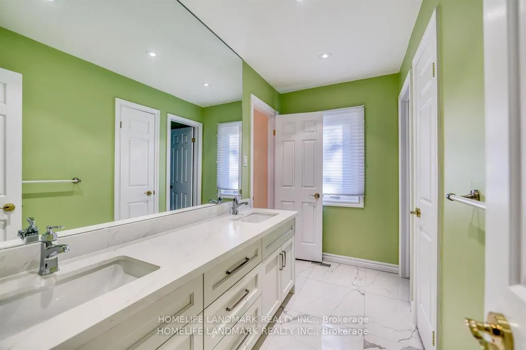 Photo 18 of 10 Prescott Court, Markham, Bayview Glen — HOMEH