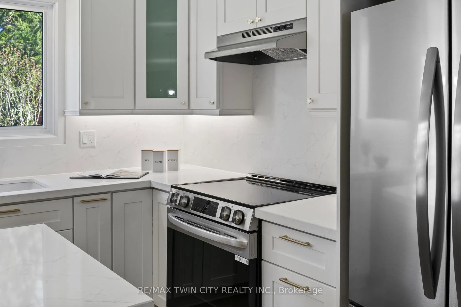 Photo 10 of 92 Scenic Wood Crescent, Kitchener — HOMEH
