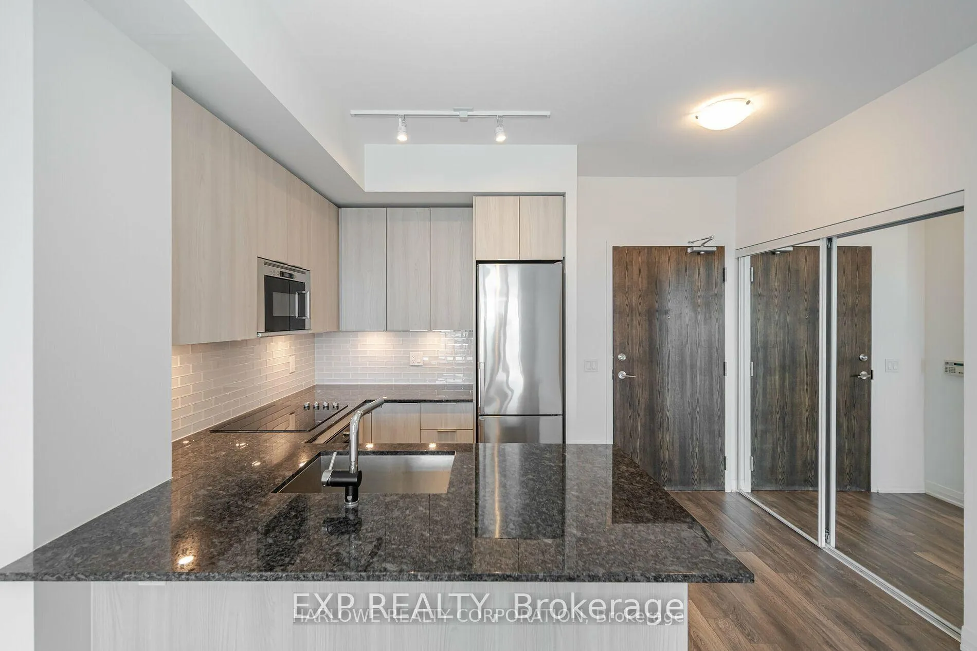 Photo 4 of Unit 513, 99 Eagle Rock Way, Vaughan, Rural Vaughan — HOMEH