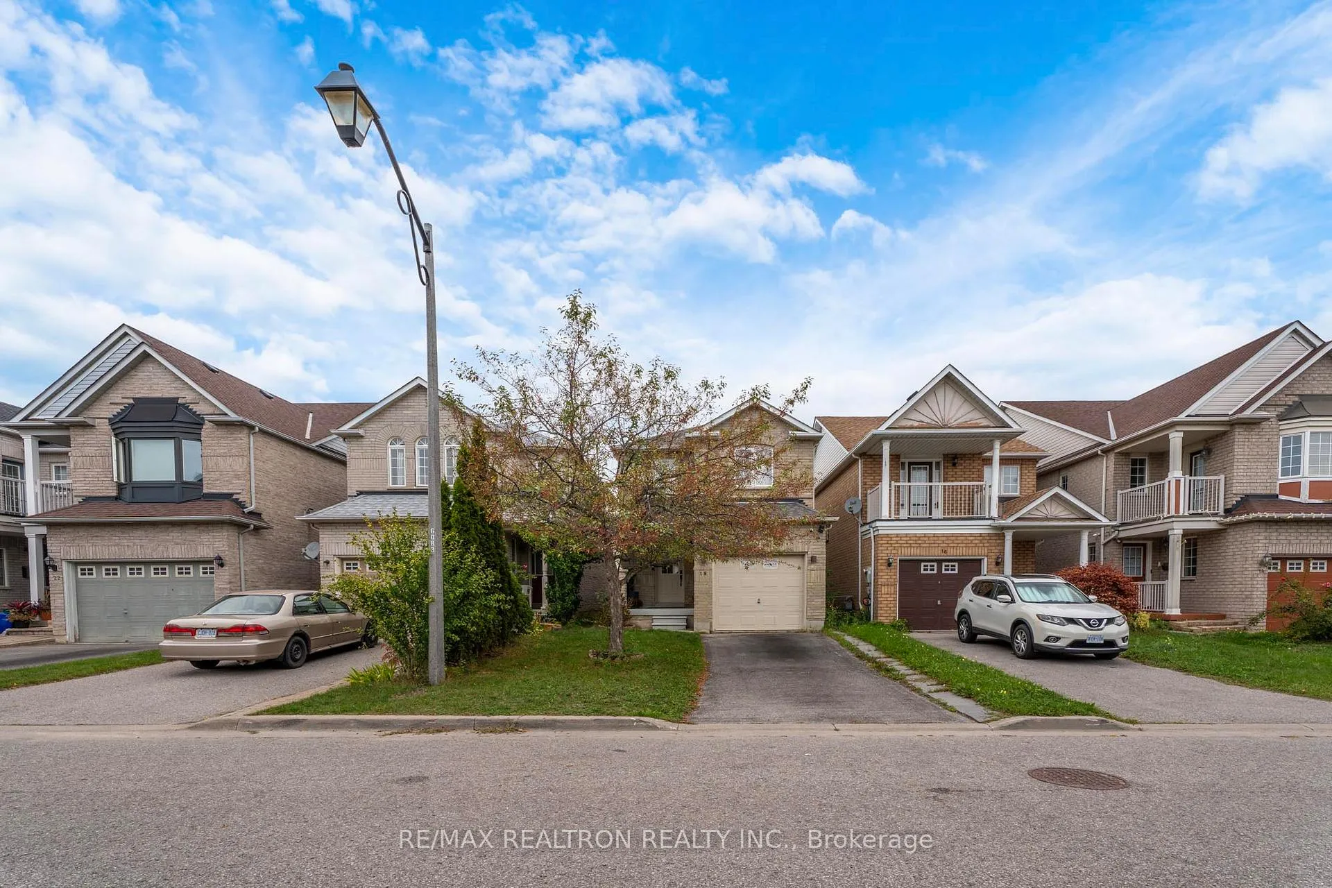 Photo 1 of 18 Beadle Drive, Ajax, South East — HOMEH