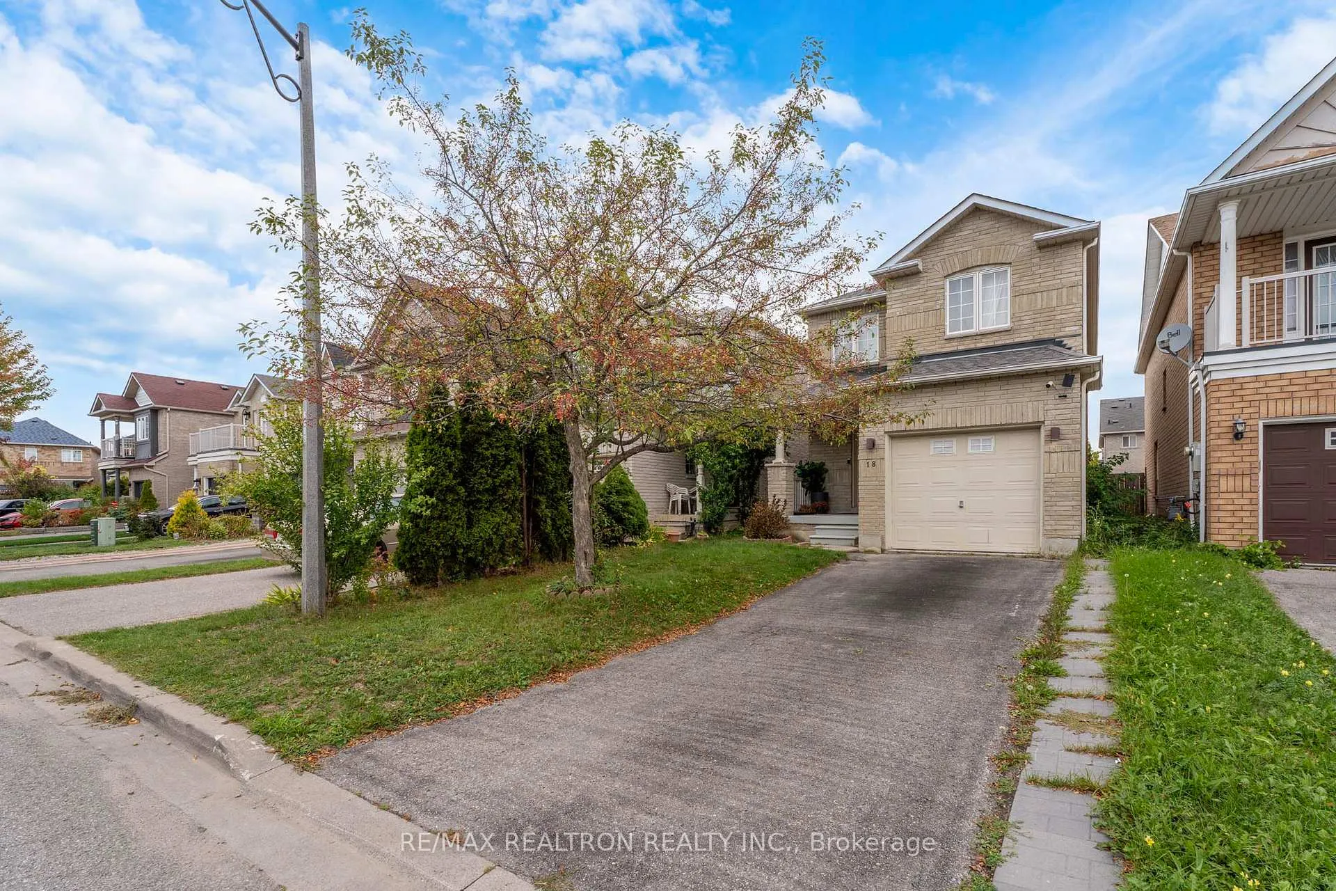 Photo 2 of 18 Beadle Drive, Ajax, South East — HOMEH
