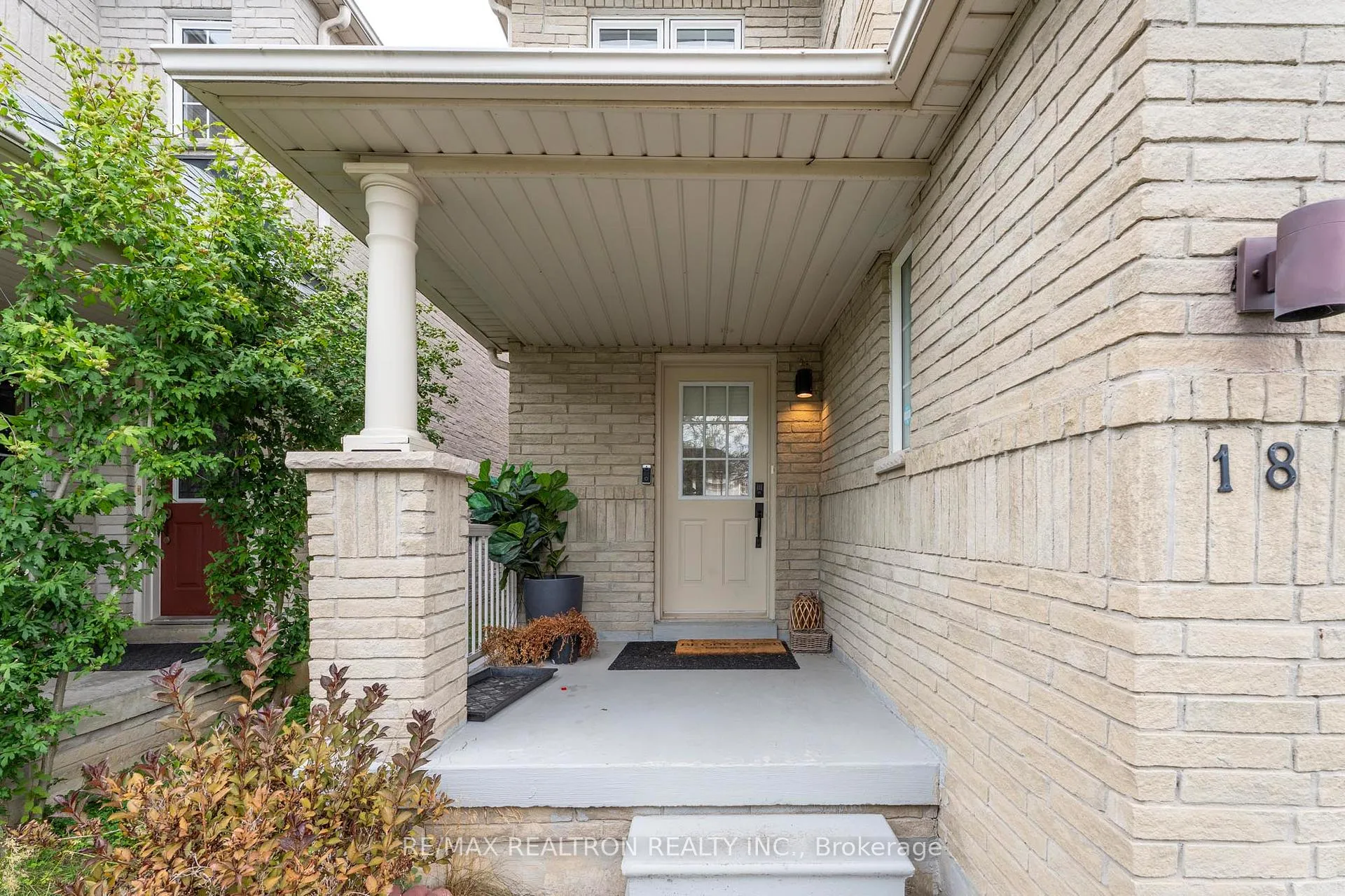 Photo 7 of 18 Beadle Drive, Ajax, South East — HOMEH