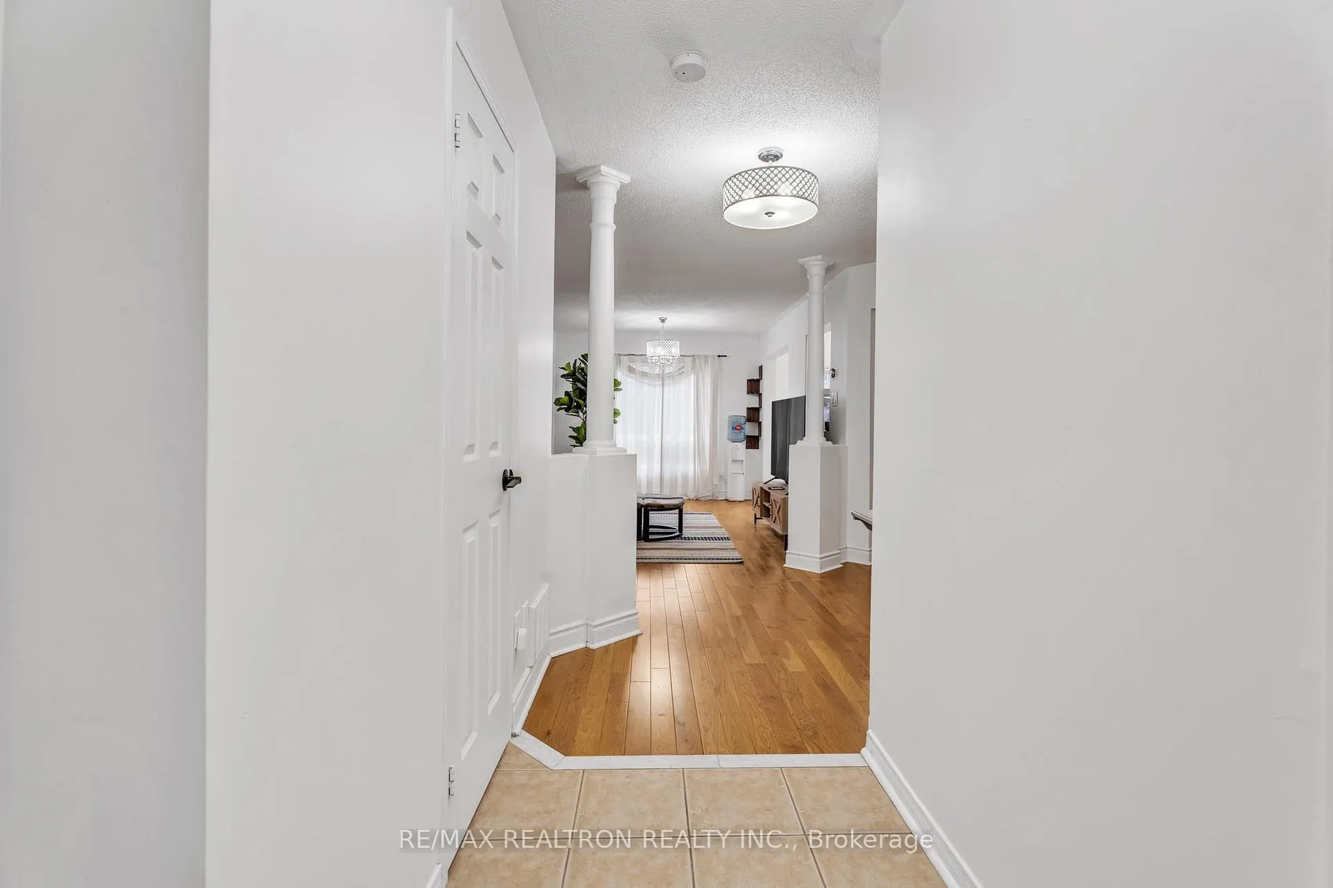 Photo 8 of 18 Beadle Drive, Ajax, South East — HOMEH