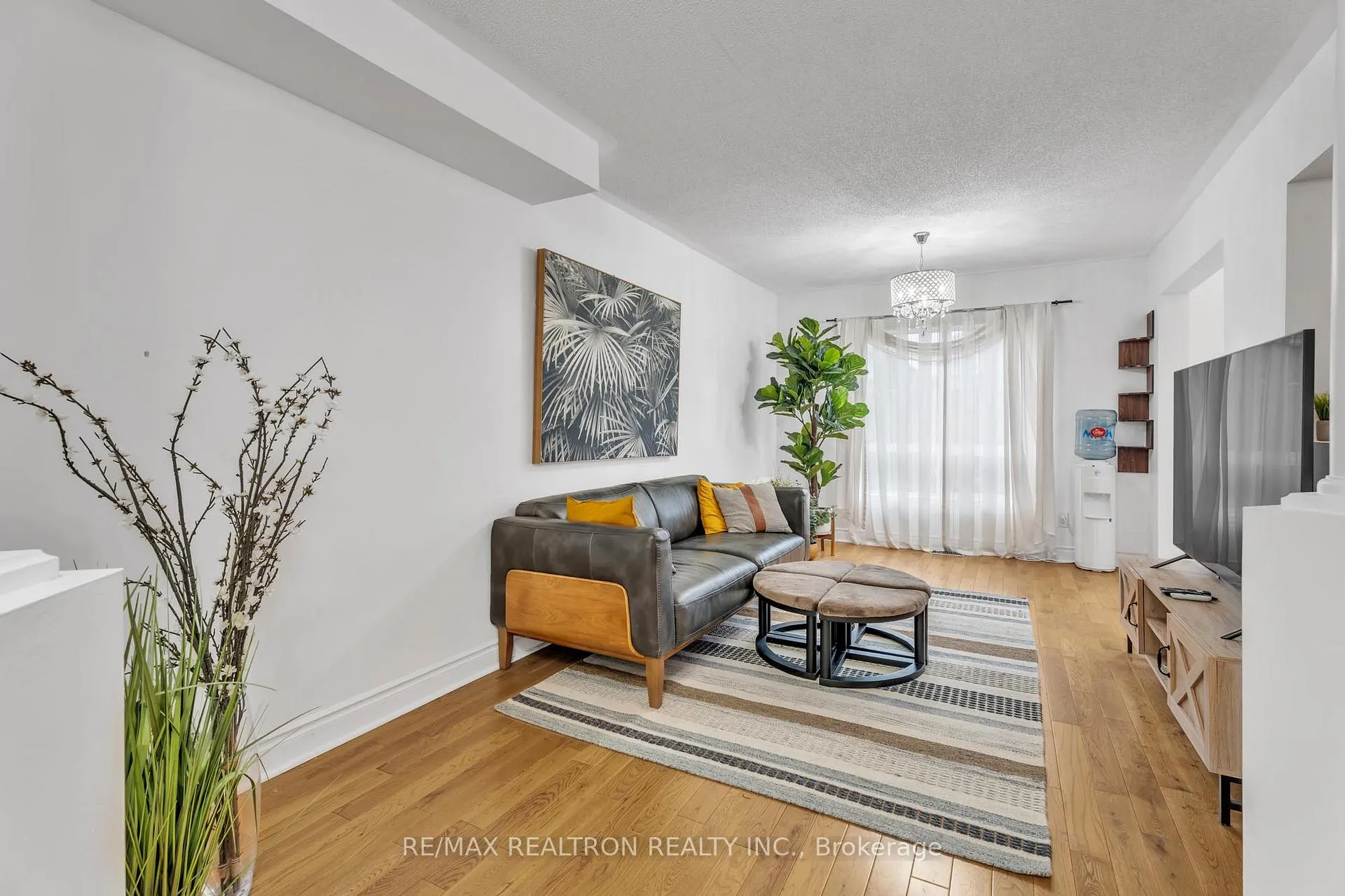Photo 12 of 18 Beadle Drive, Ajax, South East — HOMEH