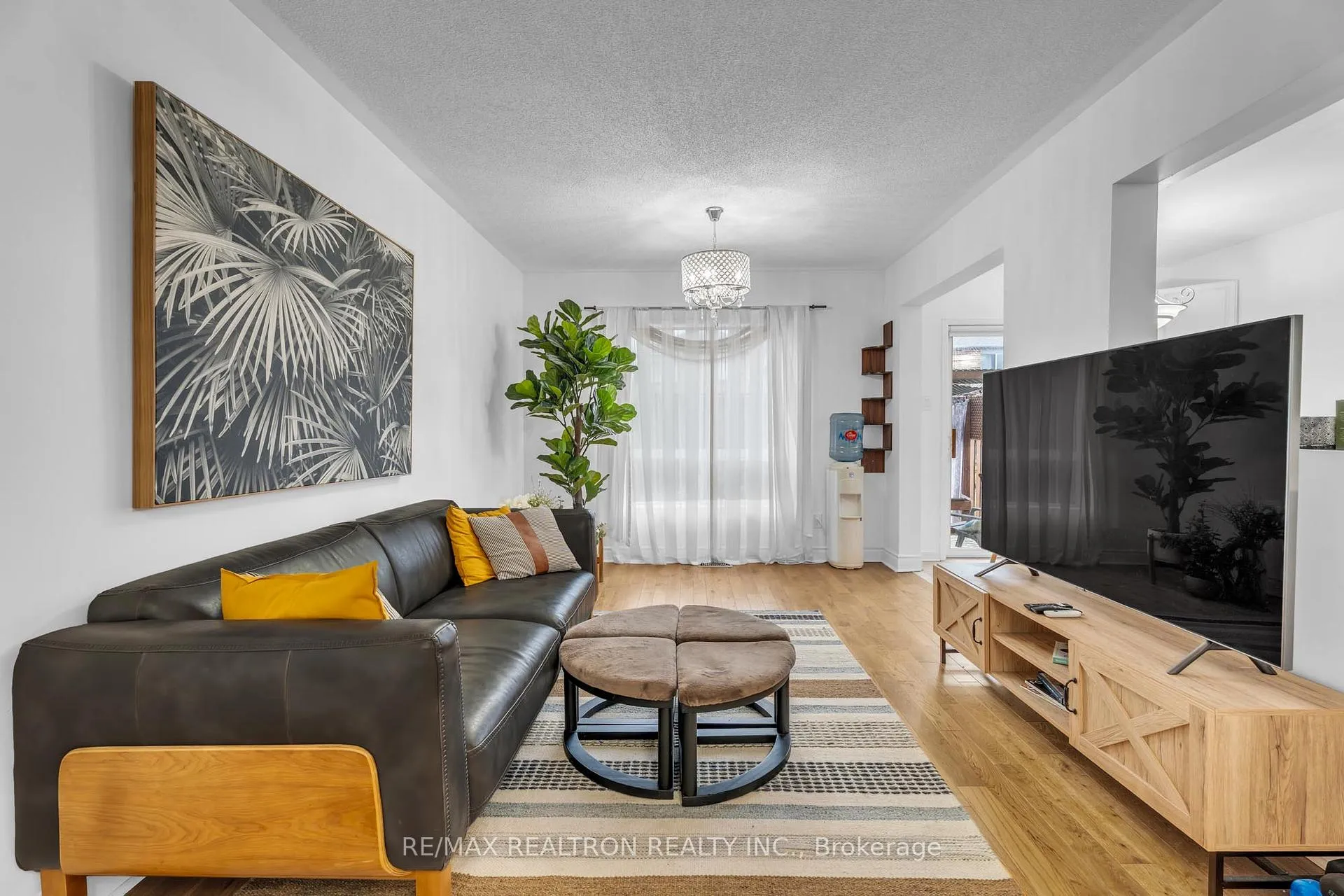 Photo 13 of 18 Beadle Drive, Ajax, South East — HOMEH