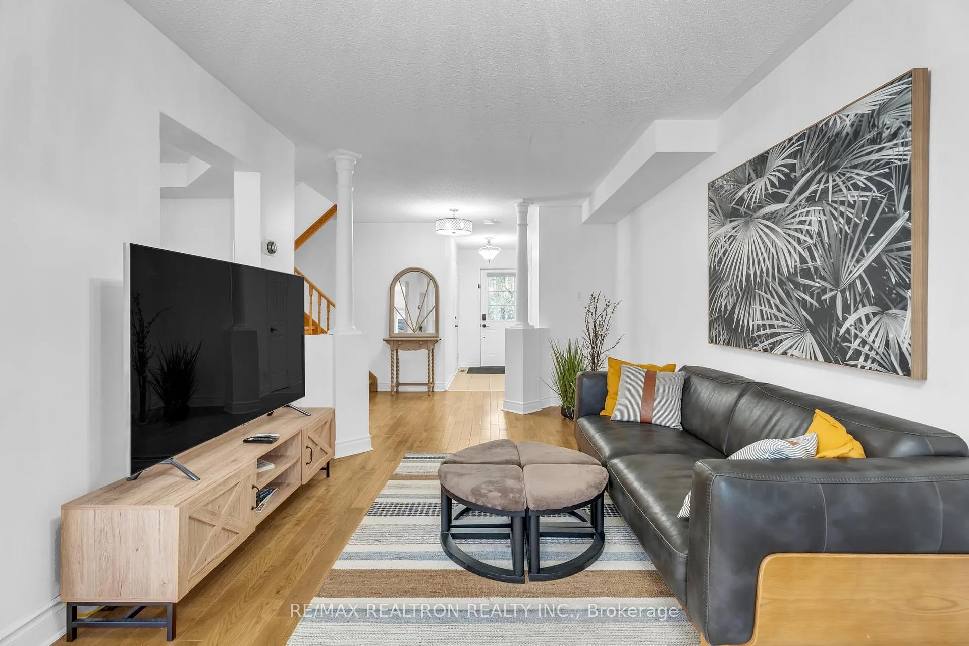 Photo 15 of 18 Beadle Drive, Ajax, South East — HOMEH