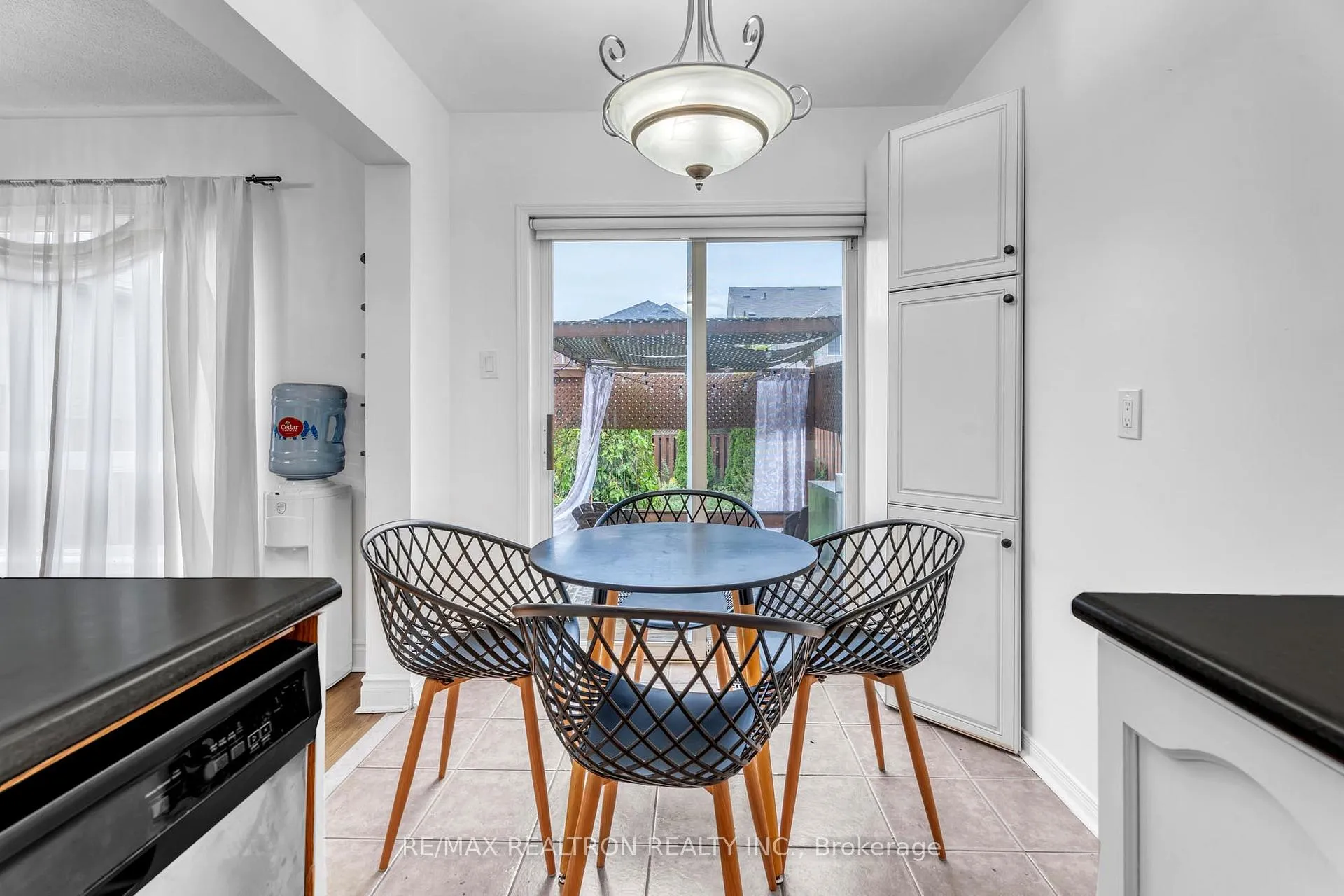 Photo 19 of 18 Beadle Drive, Ajax, South East — HOMEH