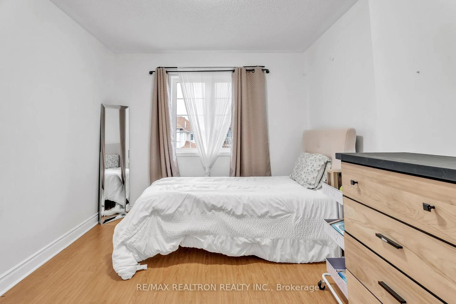 Photo 33 of 18 Beadle Drive, Ajax, South East — HOMEH