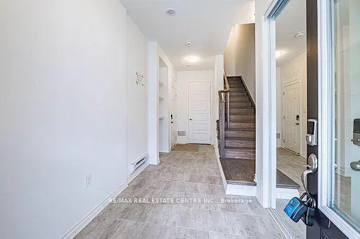 Photo 5 of 21 Melmar Street, Brampton, Northwest Brampton — HOMEH