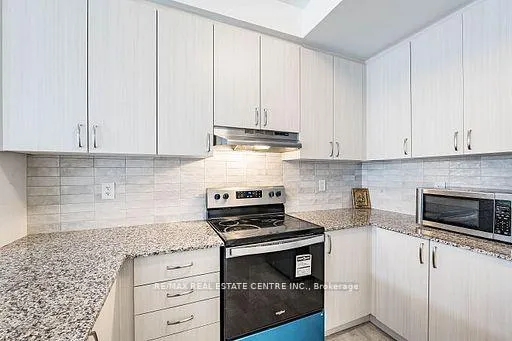 Photo 15 of 21 Melmar Street, Brampton, Northwest Brampton — HOMEH