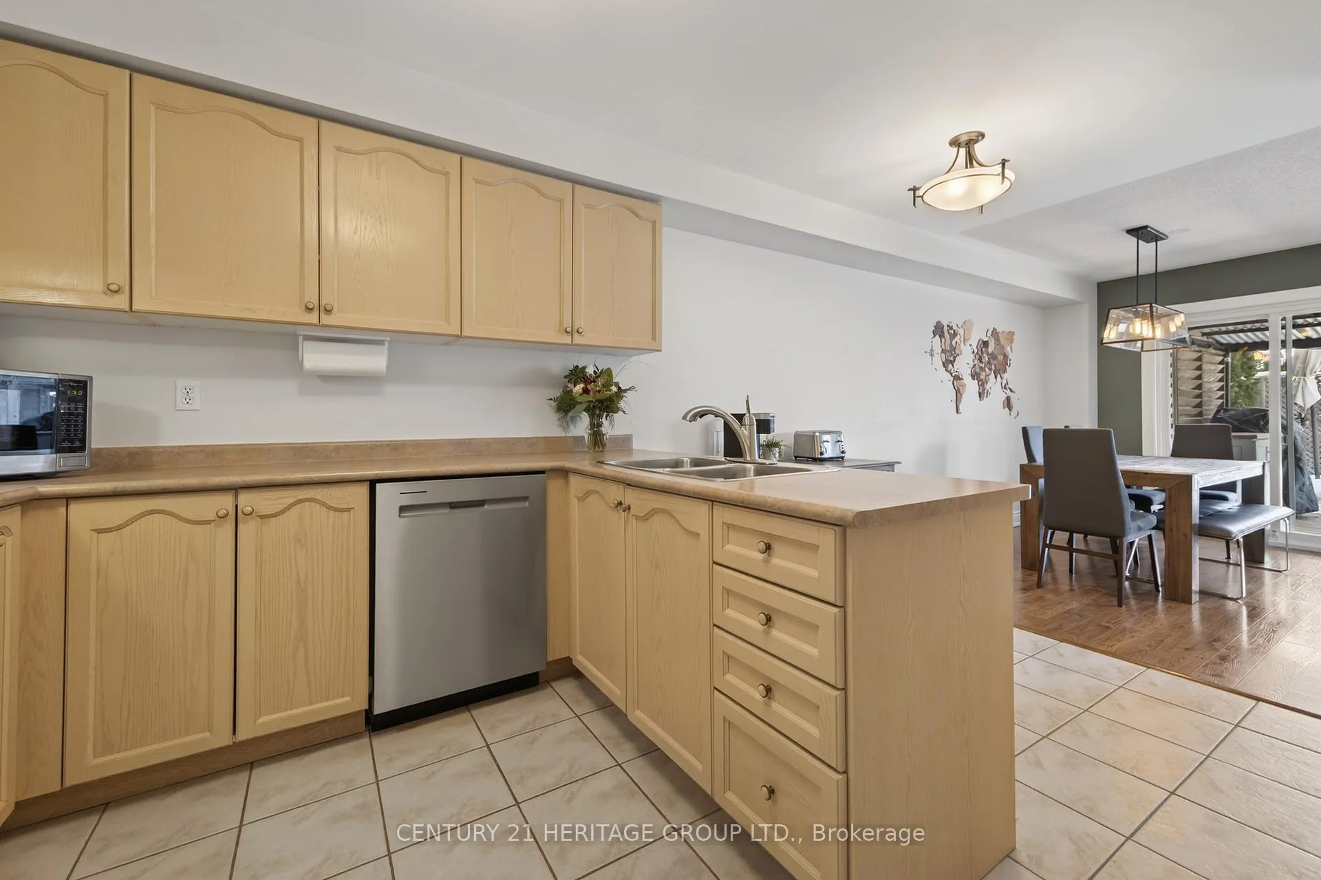 Photo 6 of 126 Glasgow Crescent, Georgina, Keswick South — HOMEH