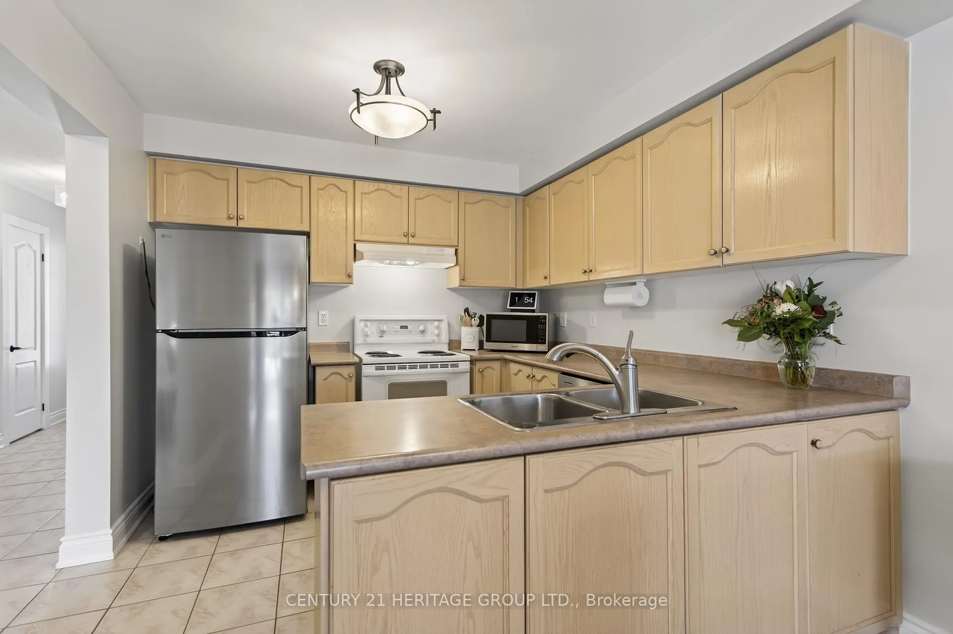 Photo 7 of 126 Glasgow Crescent, Georgina, Keswick South — HOMEH
