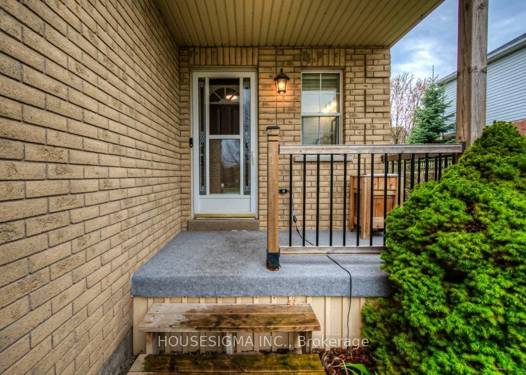 Photo 5 of 20 Hunt Street, North Dumfries — HOMEH