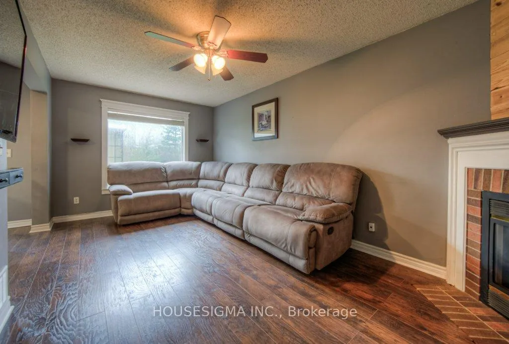 Photo 10 of 20 Hunt Street, North Dumfries — HOMEH