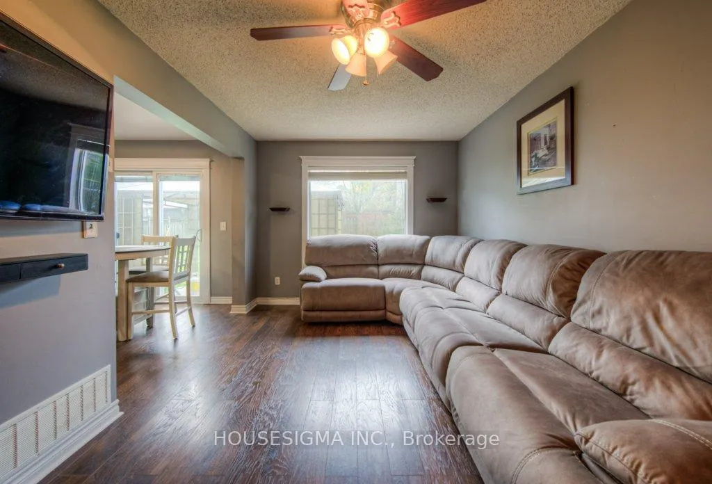 Photo 11 of 20 Hunt Street, North Dumfries — HOMEH