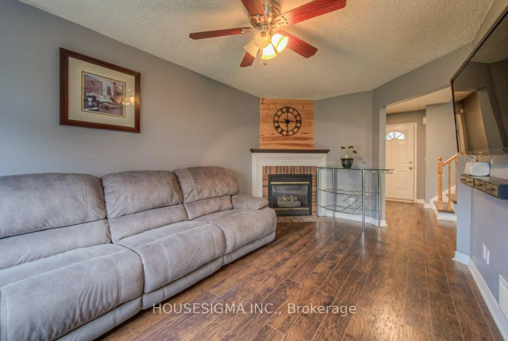 Photo 12 of 20 Hunt Street, North Dumfries — HOMEH