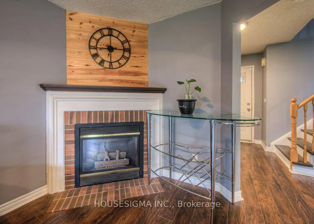 Photo 13 of 20 Hunt Street, North Dumfries — HOMEH