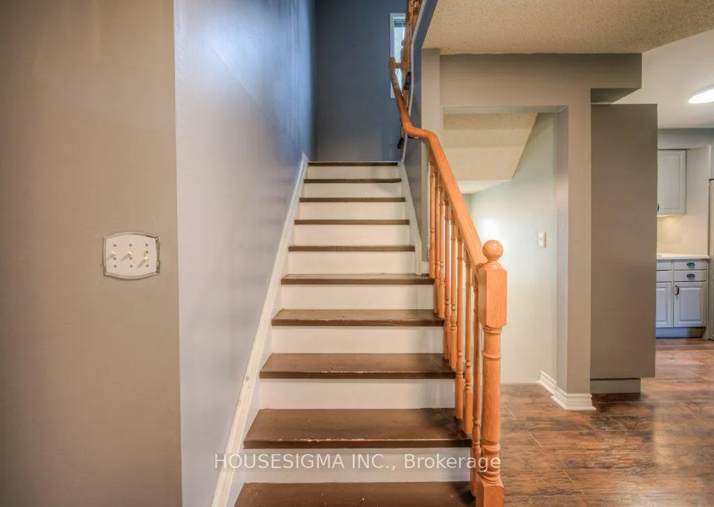 Photo 23 of 20 Hunt Street, North Dumfries — HOMEH