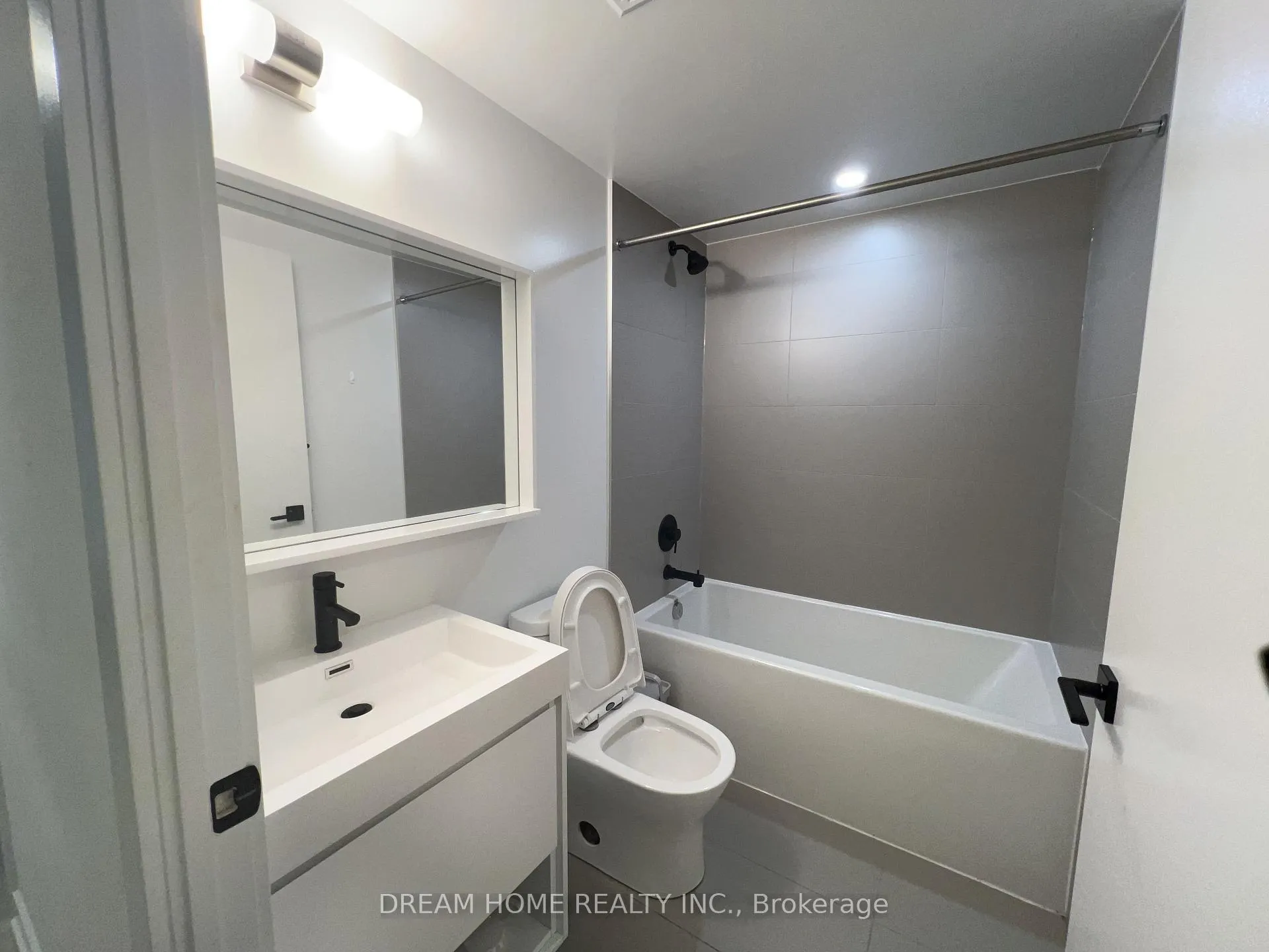 Photo 6 of Unit 306, 2 Augusta Avenue, Toronto, Kensington-Chinatown — HOMEH