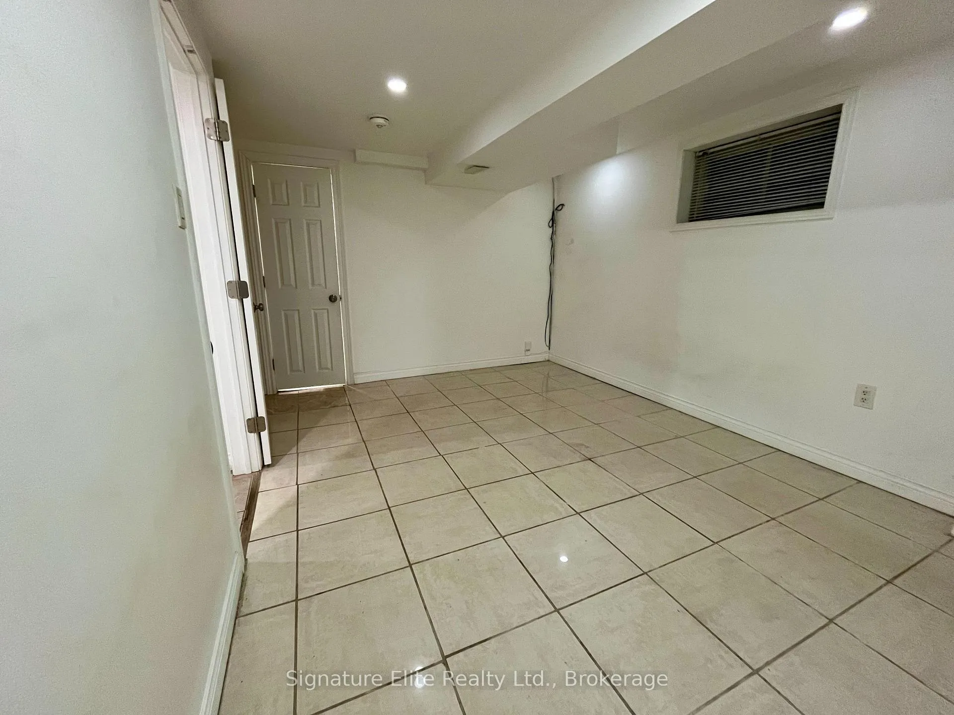 Photo 3 of Unit BSMT, 63 Clearbrooke Circle, Etobicoke, Rexdale-Kipling — HOMEH