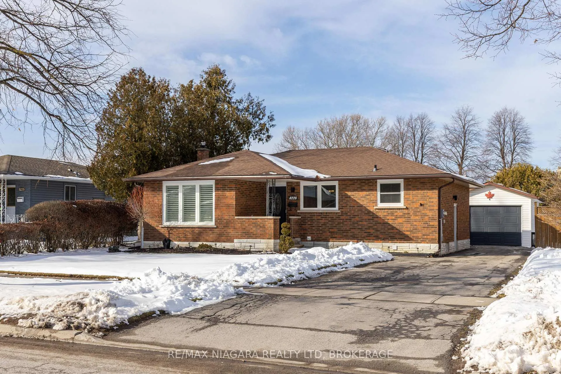 Photo 1 of 8225 Paddock Trail Drive, Niagara Falls, Ascot — HOMEH