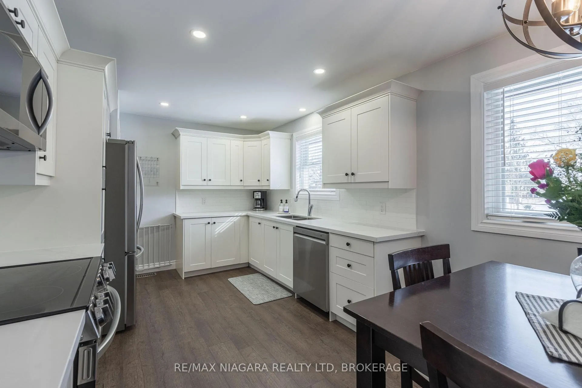 Photo 4 of 8225 Paddock Trail Drive, Niagara Falls, Ascot — HOMEH