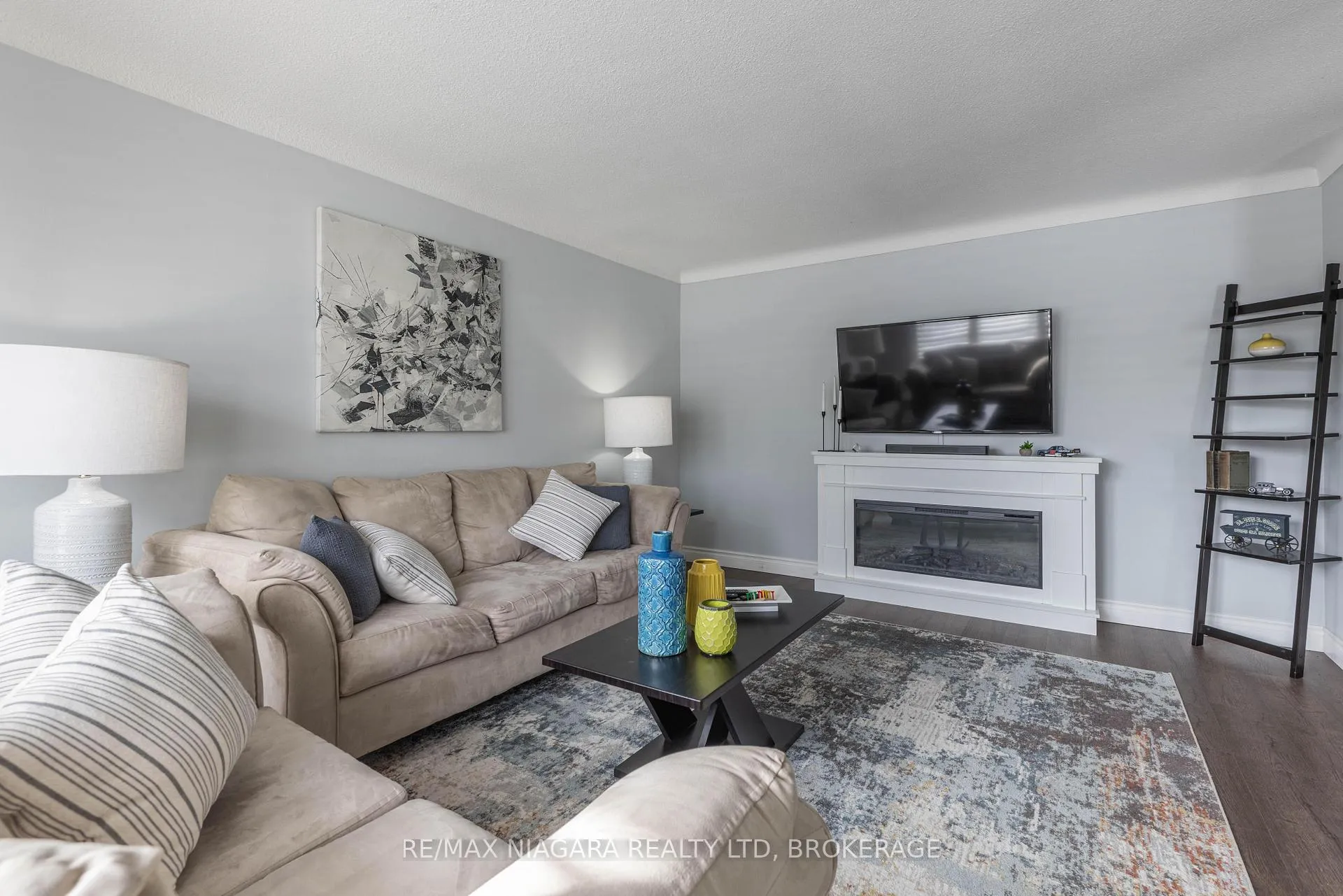 Photo 7 of 8225 Paddock Trail Drive, Niagara Falls, Ascot — HOMEH