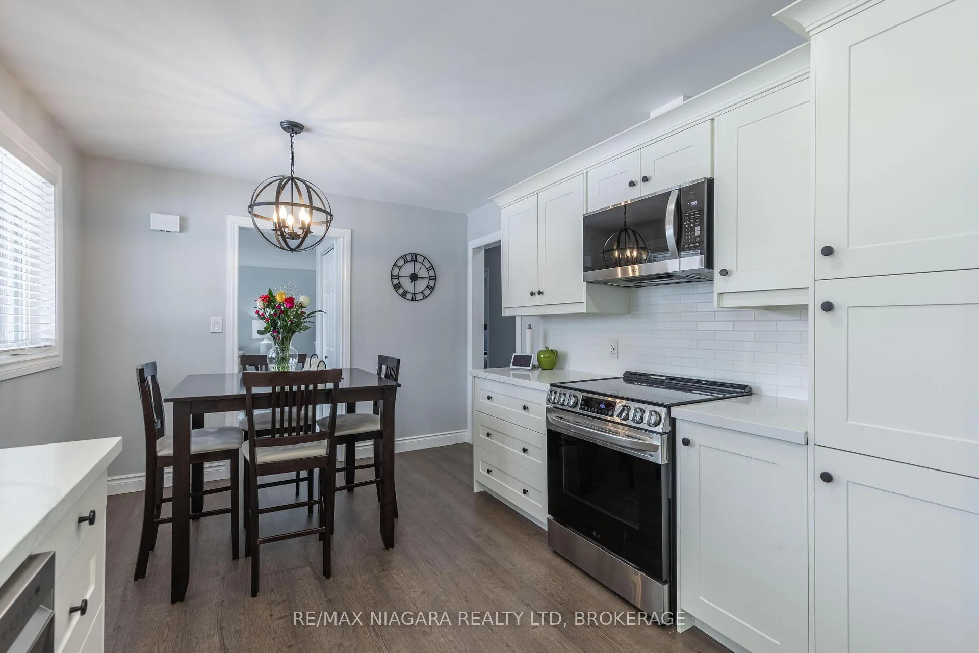 Photo 10 of 8225 Paddock Trail Drive, Niagara Falls, Ascot — HOMEH