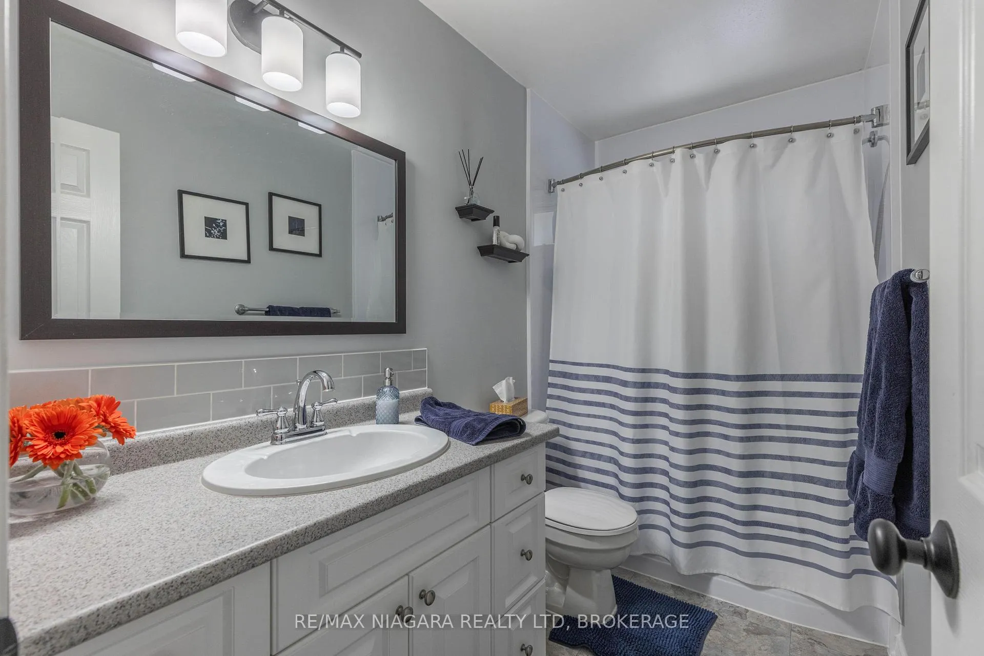 Photo 12 of 8225 Paddock Trail Drive, Niagara Falls, Ascot — HOMEH