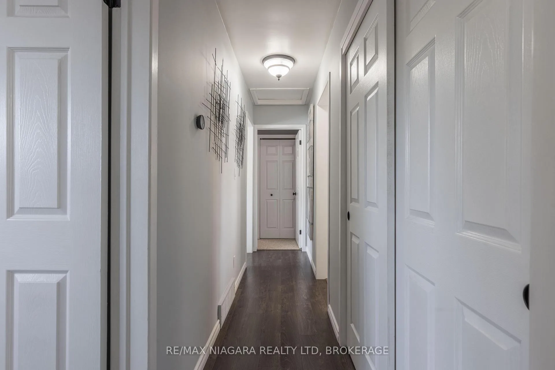 Photo 13 of 8225 Paddock Trail Drive, Niagara Falls, Ascot — HOMEH