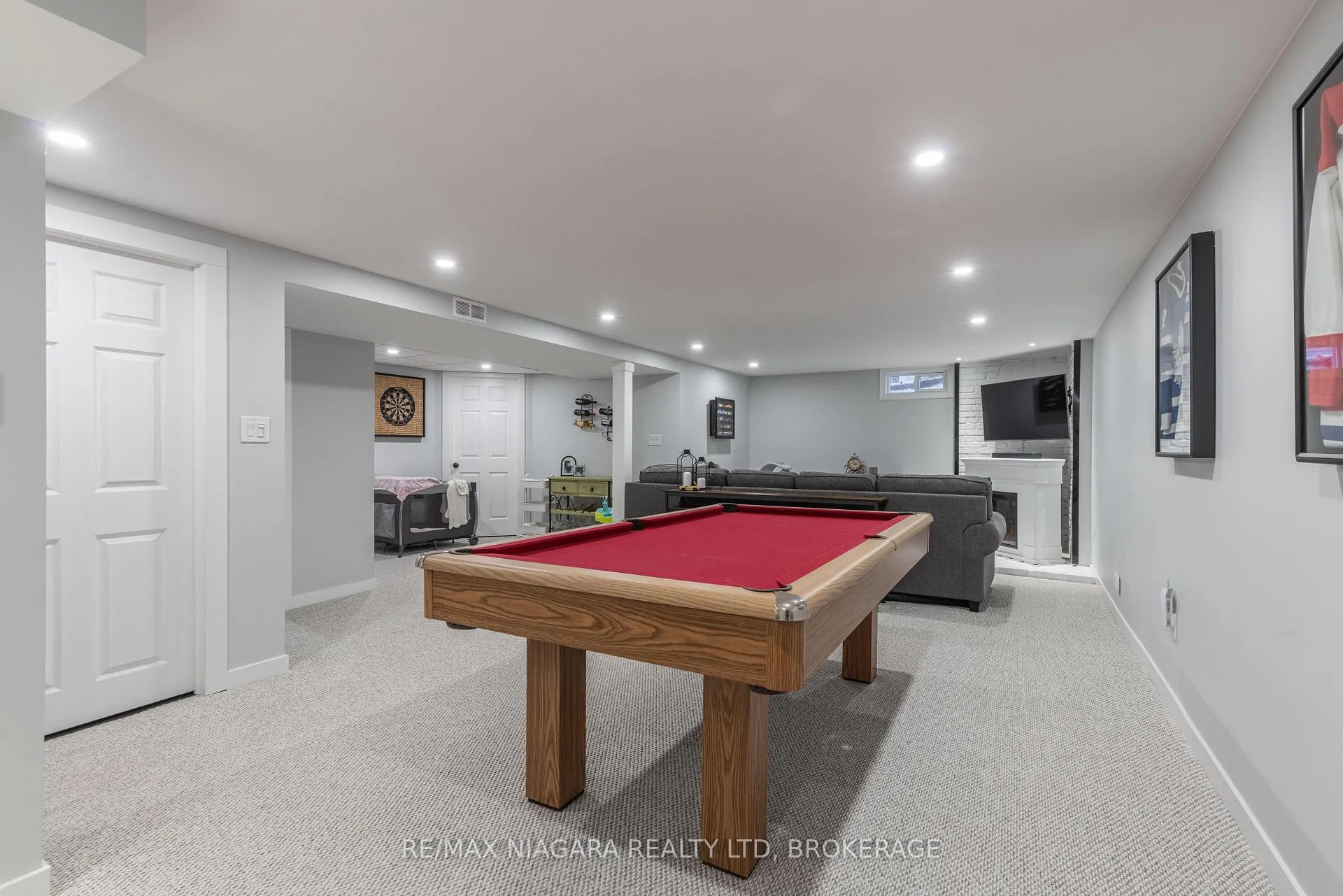 Photo 18 of 8225 Paddock Trail Drive, Niagara Falls, Ascot — HOMEH