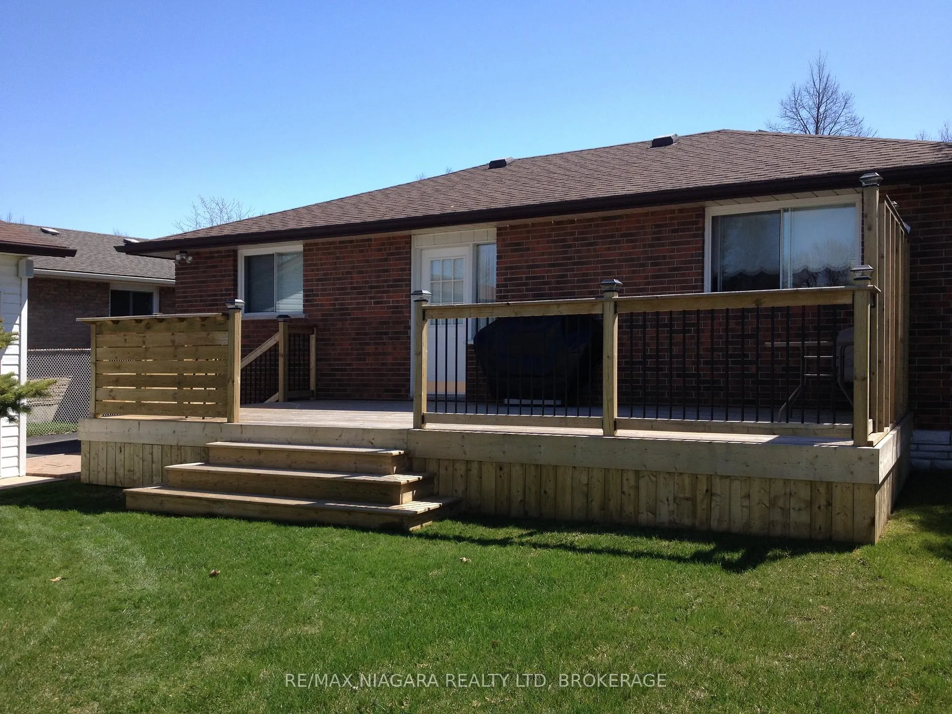 Photo 24 of 8225 Paddock Trail Drive, Niagara Falls, Ascot — HOMEH