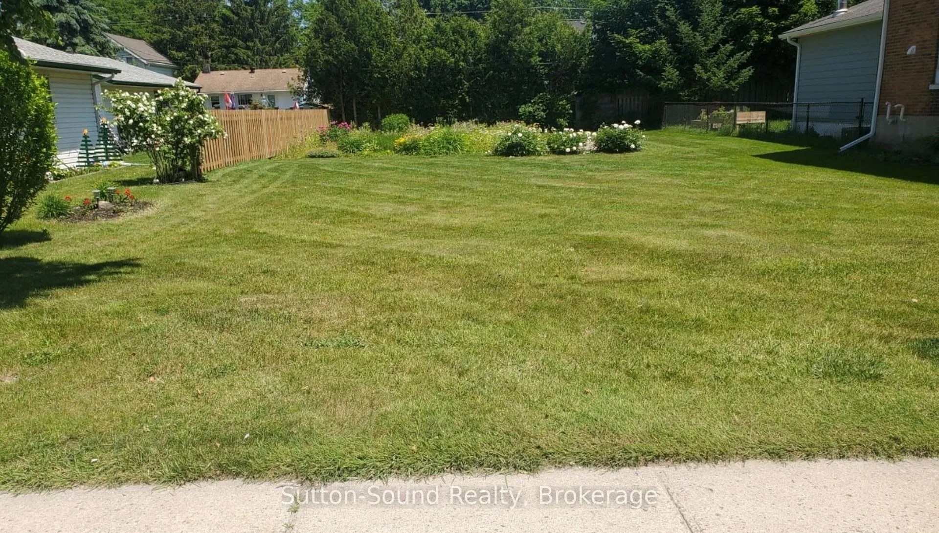 Photo 2 of 863 5th Avenue W, Owen Sound — HOMEH