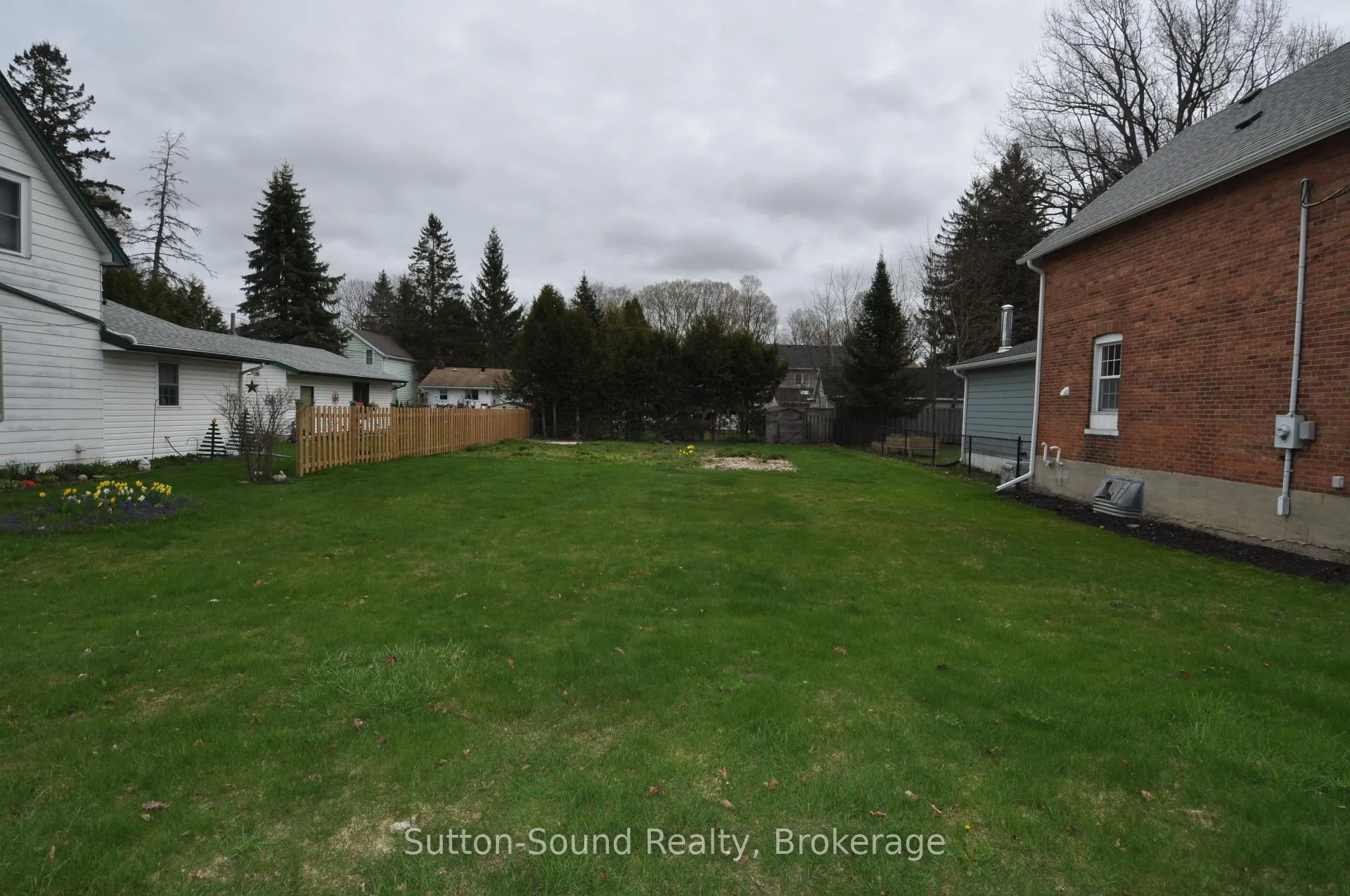 Photo 4 of 863 5th Avenue W, Owen Sound — HOMEH