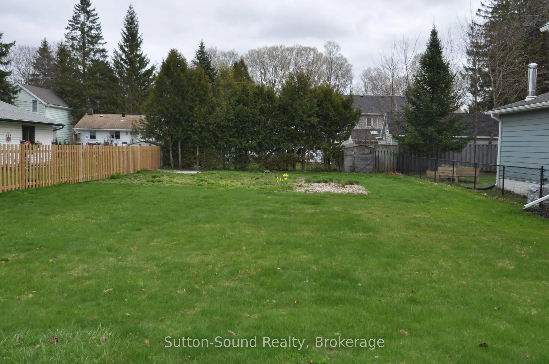 Photo 5 of 863 5th Avenue W, Owen Sound — HOMEH